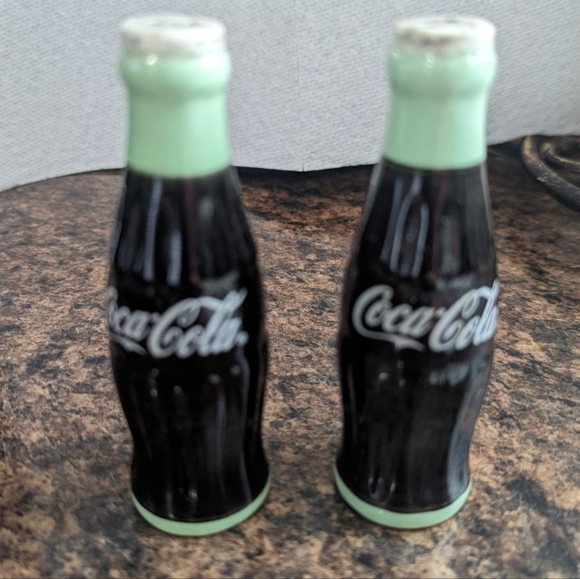 Coke Salt and Pepper Shakers - Picture 1 of 2